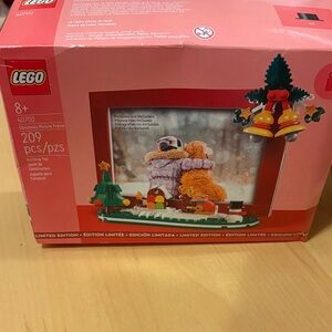 LEGO Festive Picture Frame Set with Red and Green Accents